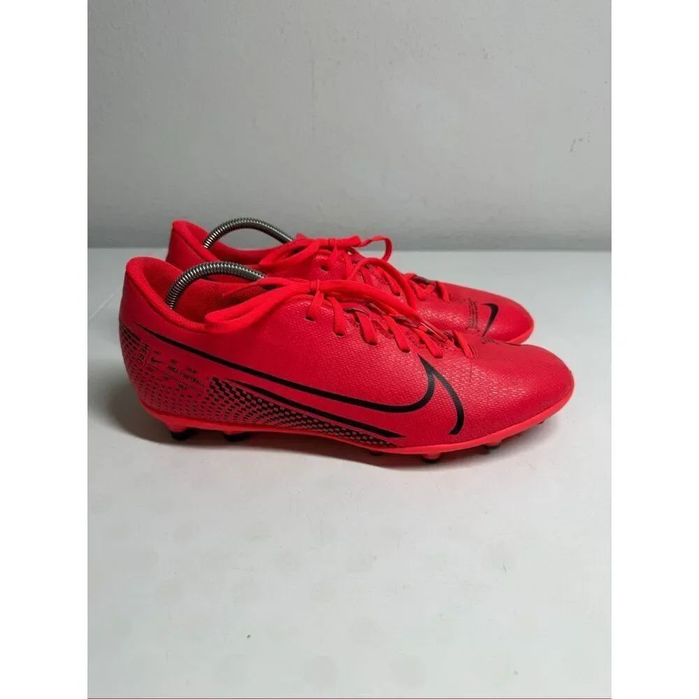 Nike Laser Crimson Mercurial Vapor 13 Club MG Soccor Cleat Men’s Size 9,5